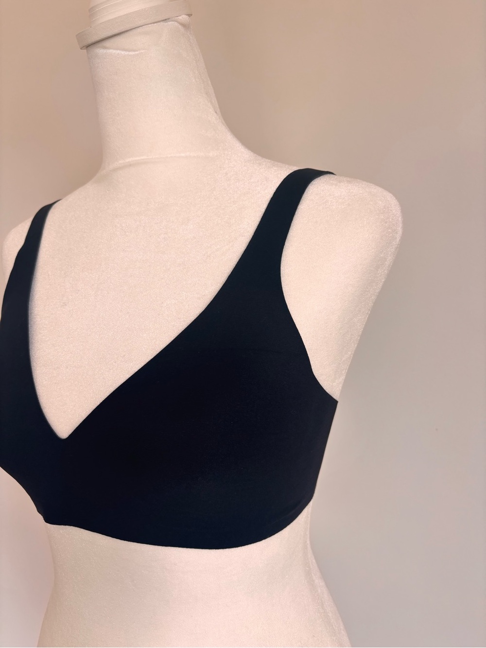 Bombas No Show Plunge Bralette in Black S - Picture 5 of 10